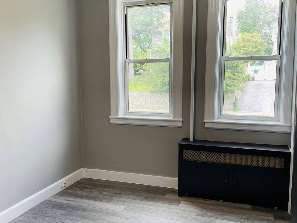 1st image of 17 Clement St APT 1