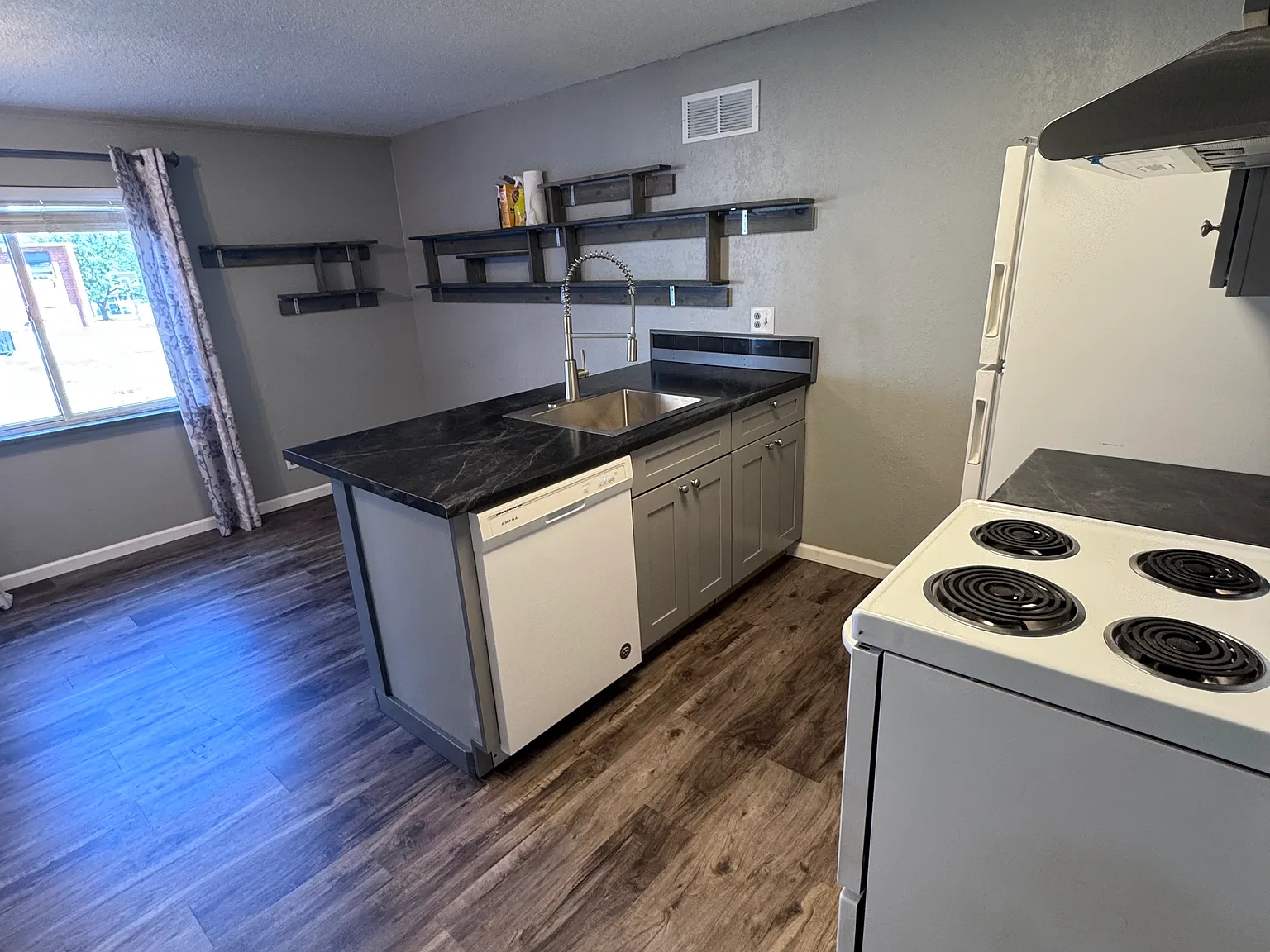 1122 Exchange St — Photo 4