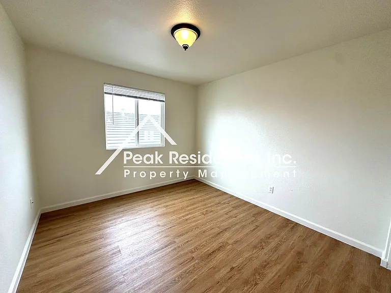 1811 Waterfall Dr — Photo 20