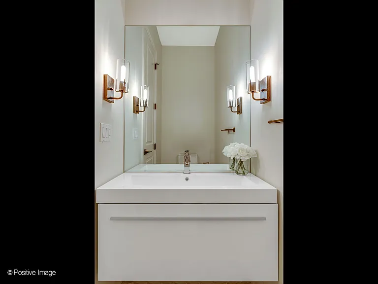 2347 W Morse Ave — Photo 6