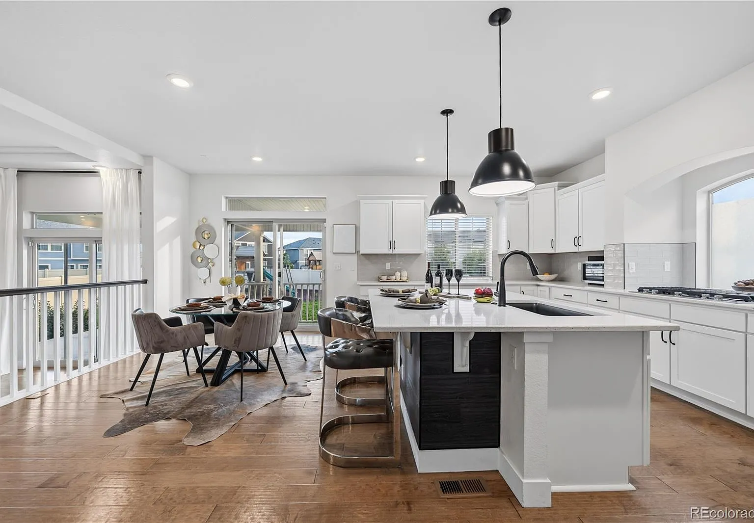 6 bed, 4.0 bath, 4682 sqft, $4,300 — Photo 3