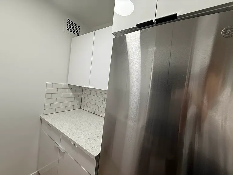 155 E 34th St #3H — Photo 9