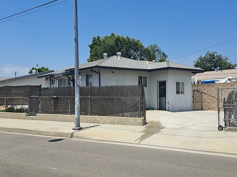 1219 W Mission Rd — Photo 4