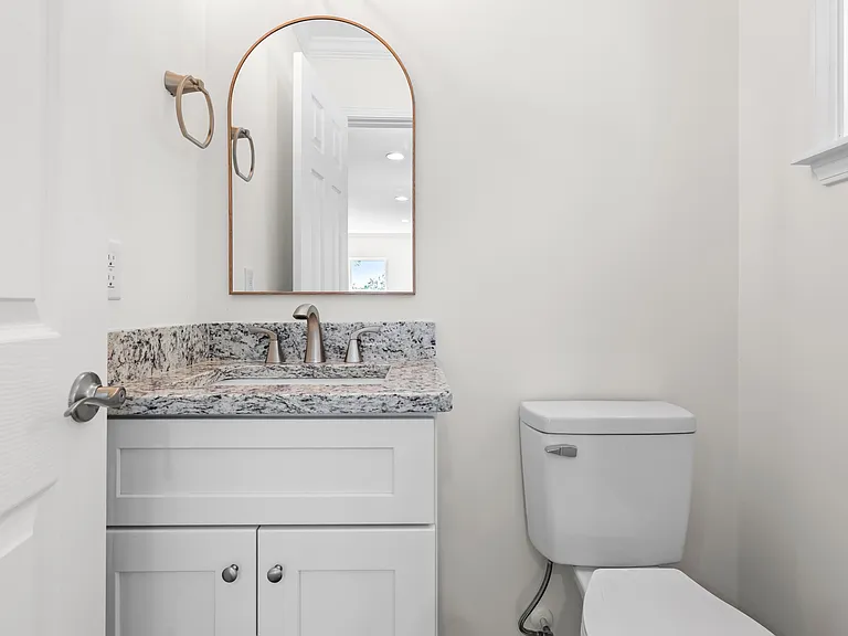 320 Clay St — Photo 22
