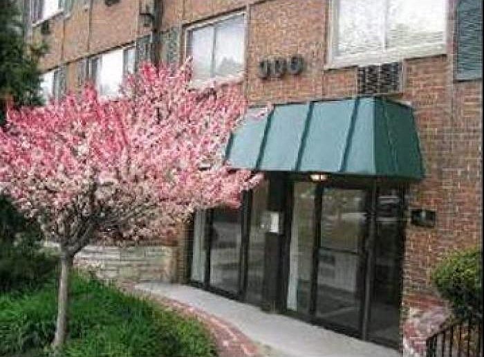1st image of 900 W Fullerton Ave APT 3F