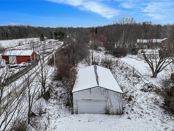 2nd image of 3852 Sleepy Hollow Rd