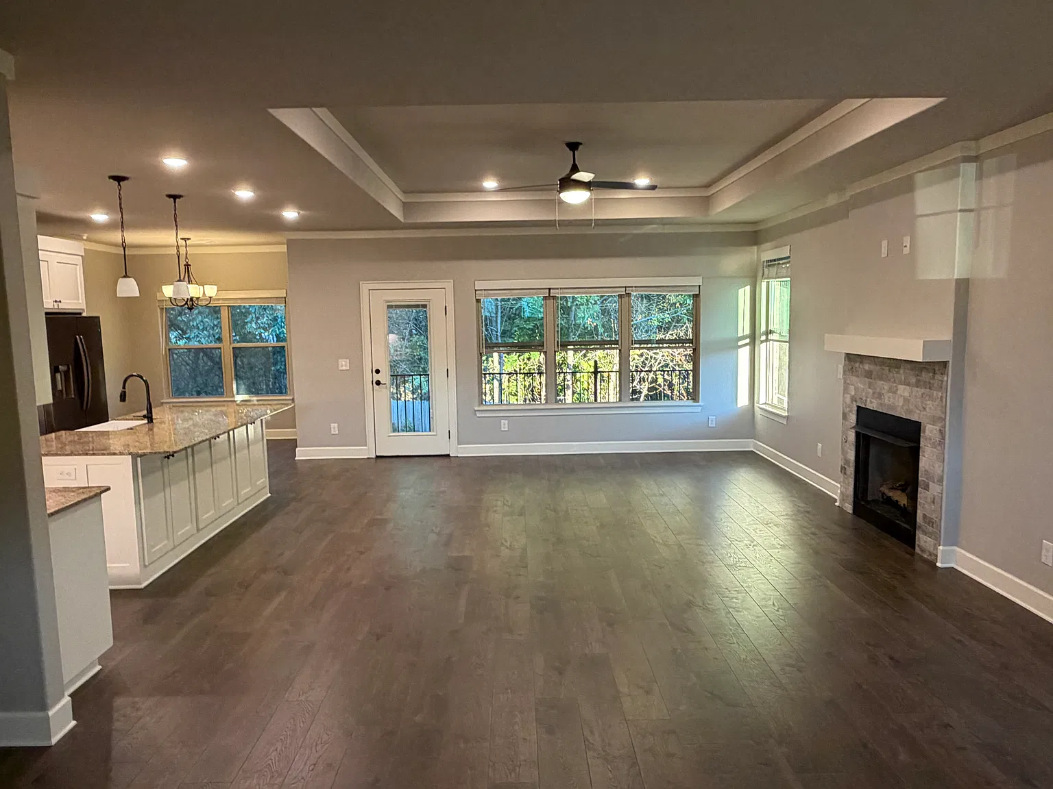 4 bed, 3.5 bath, 2189 sqft, $2,395 — Photo 4