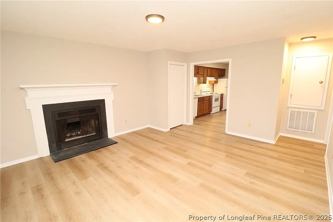 2 bed, 2.0 bath, $1,095 — Photo 2