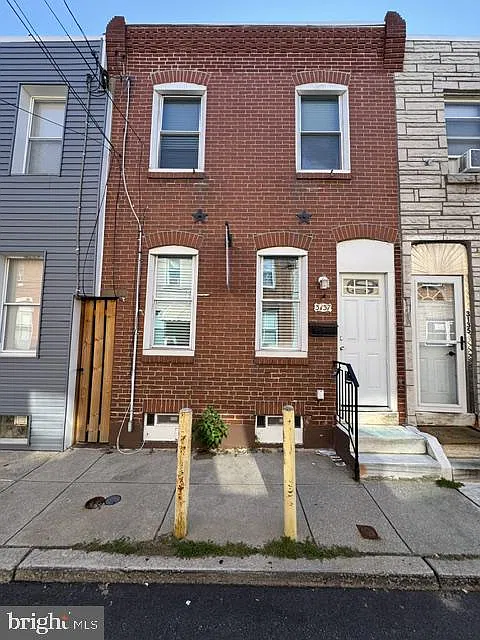 2 bed, 1.0 bath, 900 sqft, $1,500 — Photo 1
