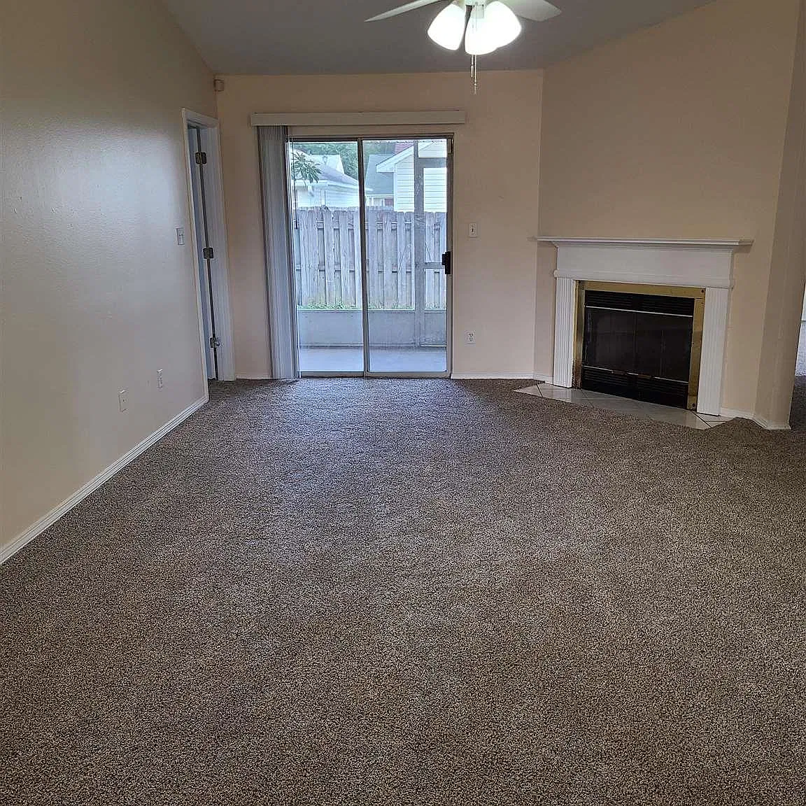 3 bed, 1827 sqft, $1,875 — Photo 2