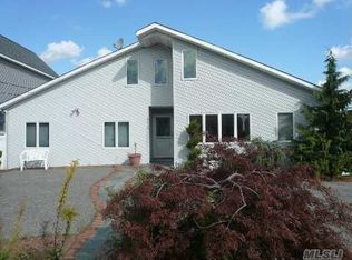 3639 Nimrod St, Seaford, NY 11783