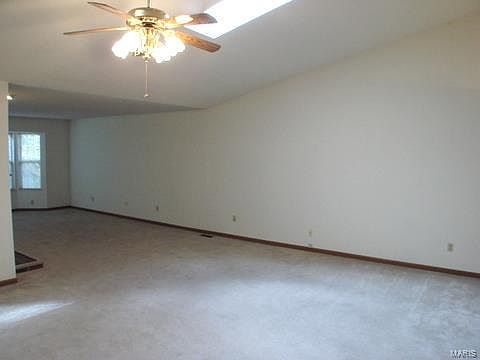 5th image of 123 Robert Dr