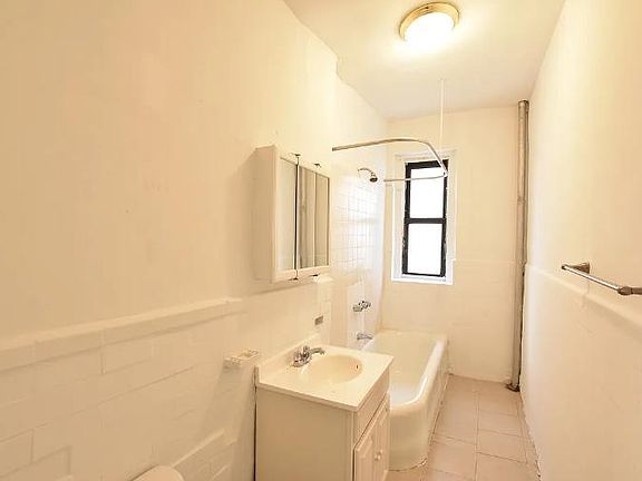 5th image of 2610 Creston Ave #3H
