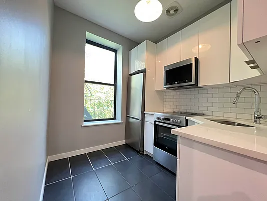 Rented by ABODE NYC LLC | media 9