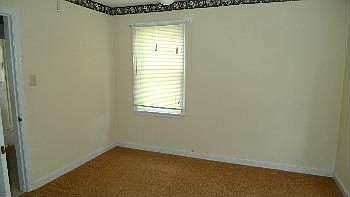 5th image of 6718 Oxford Ave