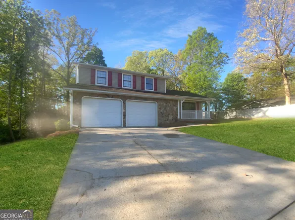 10 Oakridge Dr, Ellenwood, GA 30294