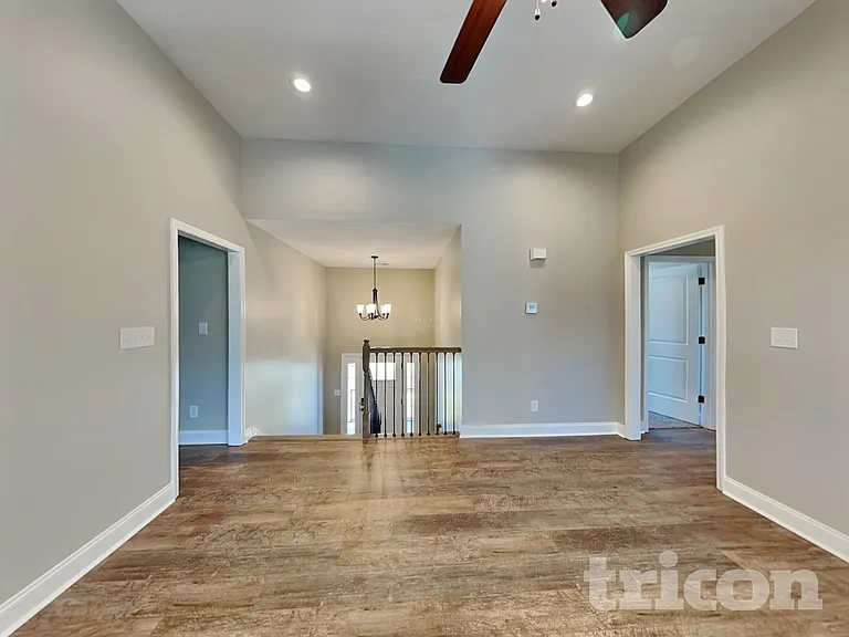1059 Spicer Dr — Photo 3