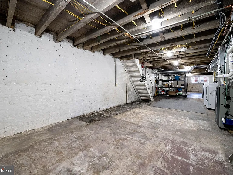 4119 Falls Rd — Photo 12