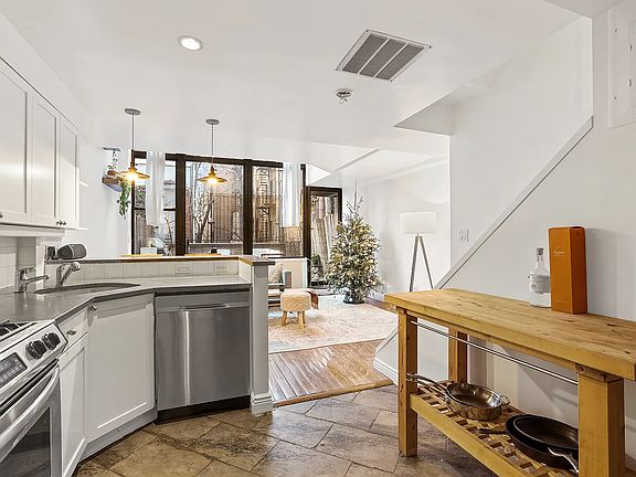 3rd image of 65 Cooper Sq APT 2F