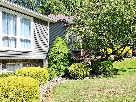 2nd image of 3133 Bay Rd