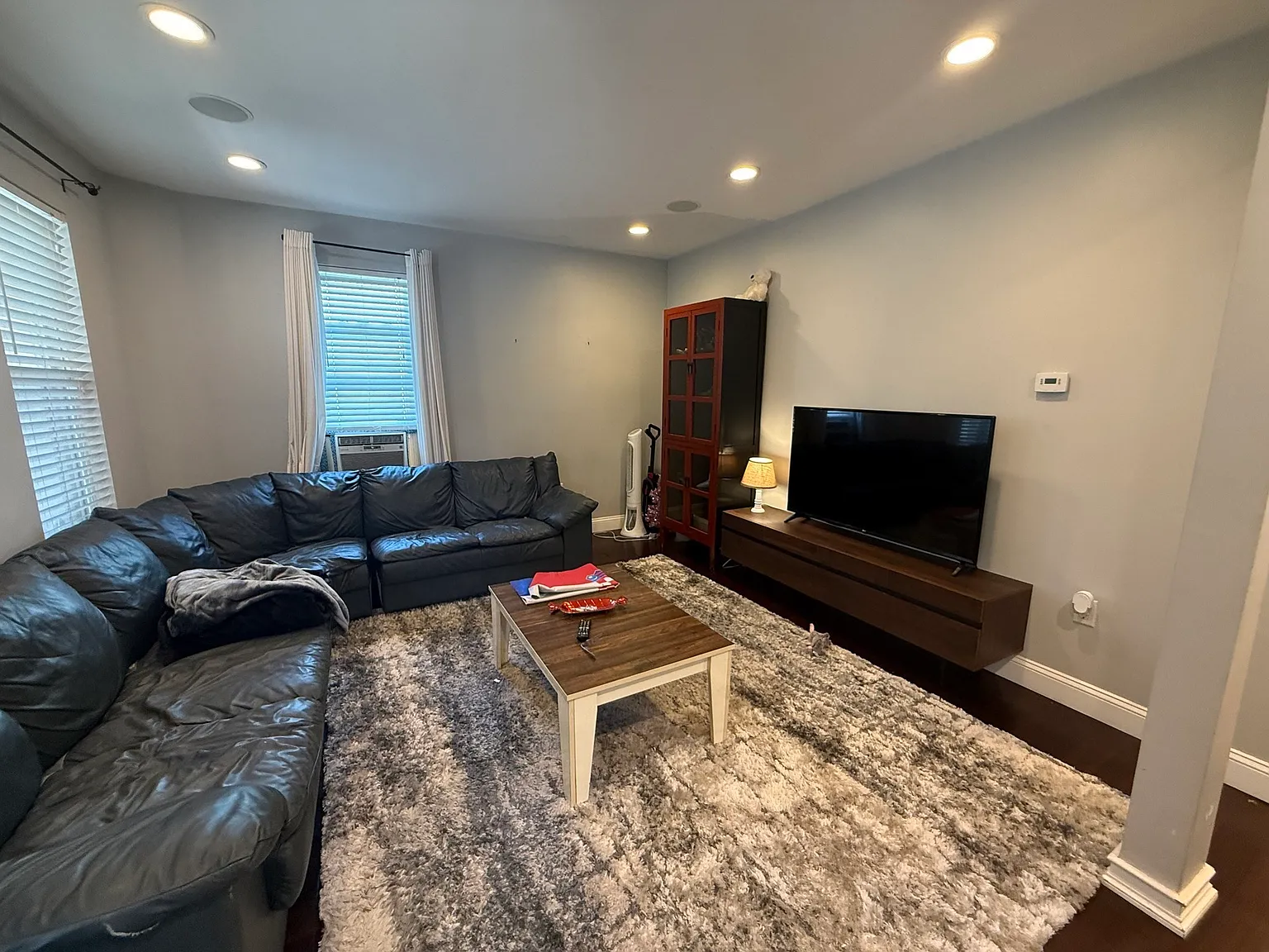 3 bed, 1250 sqft, $3,300 — Photo 4