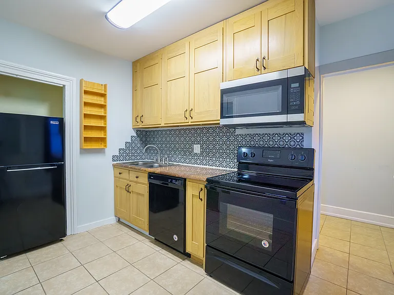 815 Douglas St #2 — Photo 9