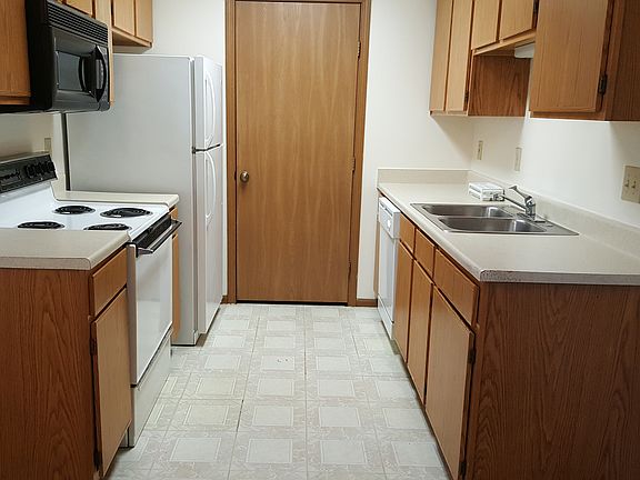 5th image of 302 Amherst Bnd
