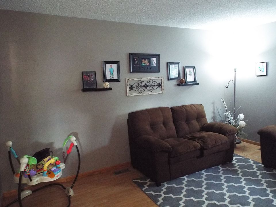 1st image of 1010 Applewood Dr