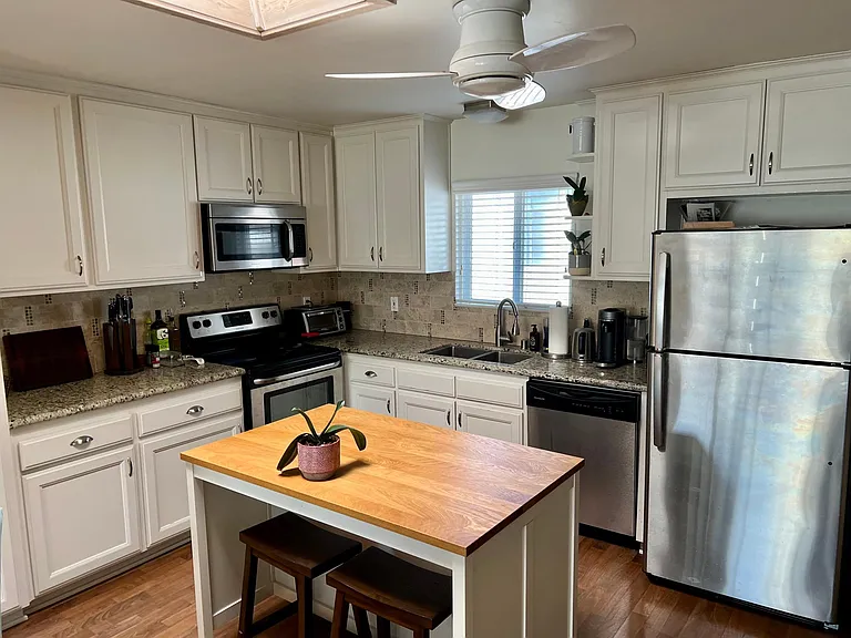 1607 Neptune Ave — Photo 5