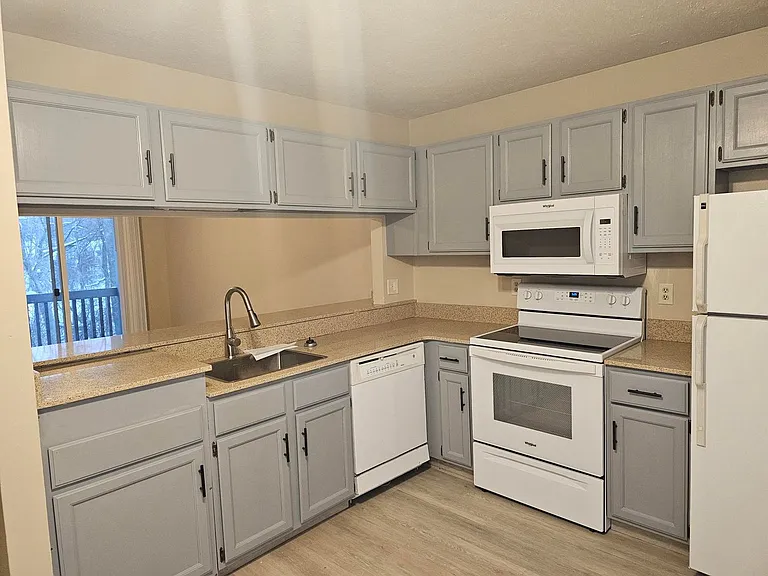 5022 E Riverside Blvd — Photo 4