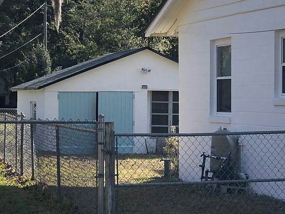 2nd image of 1325 Magnolia Cir E