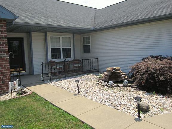 3rd image of 70 Glenview Dr