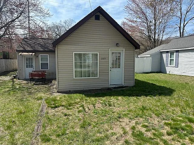 2271 Norman Ave photo 1