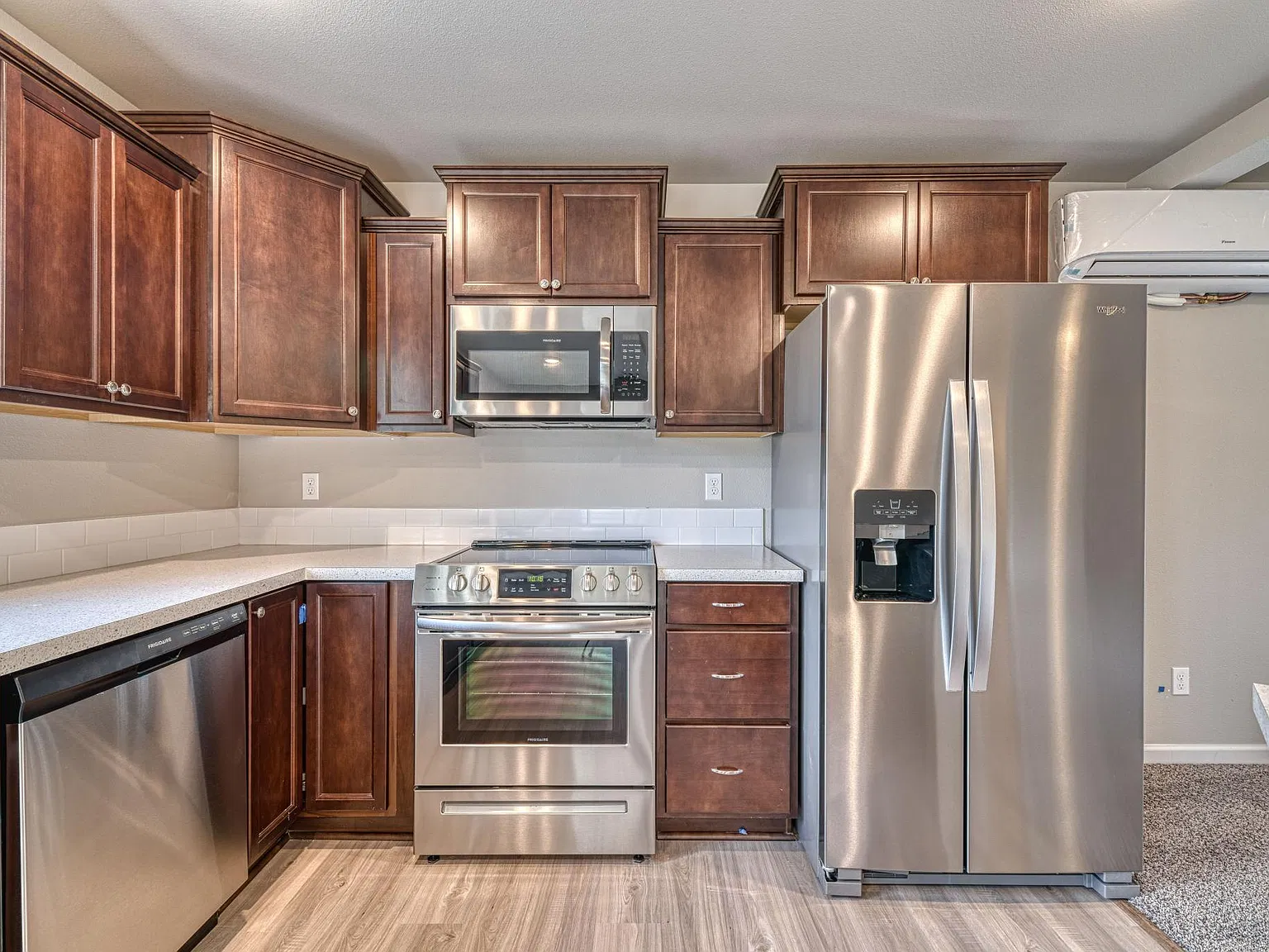 3 bed, 2.5 bath, 1646 sqft, $2,600 — Photo 3