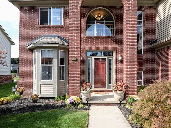 3rd image of 23908 Waterview Dr