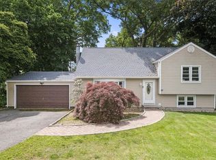 27 Floral Rd, Cortlandt Manor, NY 10567