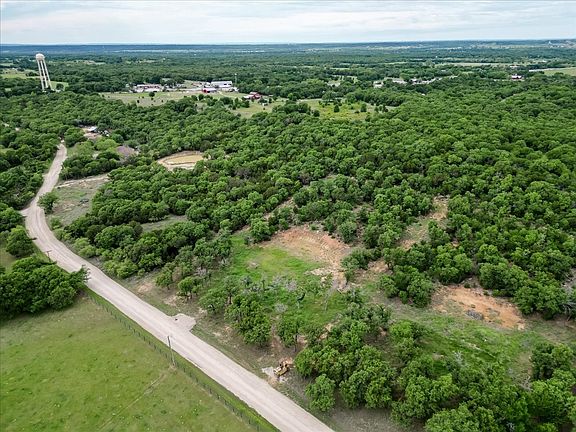 4th image of 385 Hilltop Dr