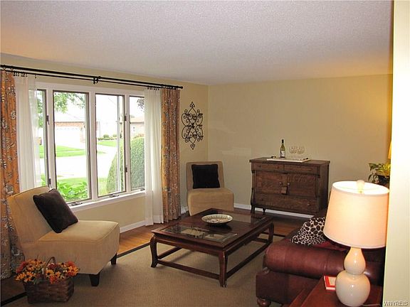 4th image of 41 Red Oak Dr