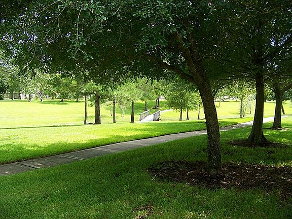 4th image of 3110 Autumn Leaf Dr