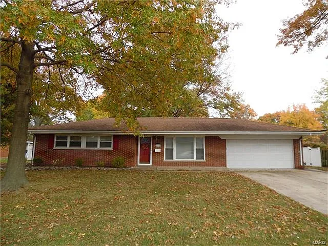 504 Springdale Dr photo 1