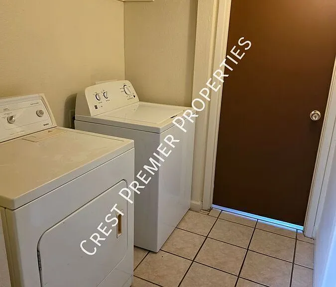 627 E Knoll St #2 — Photo 11