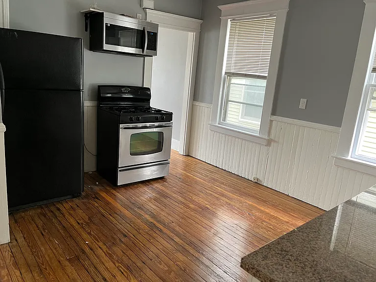 767 Brewster St — Photo 15