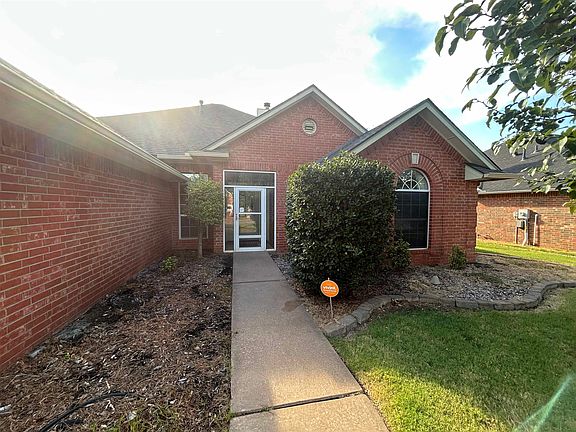3rd image of 1112 Briar Ridge Rd