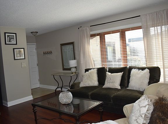 3rd image of 10361 Parkside Ave APT 2