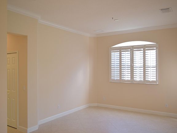 4th image of 7651 Greenbrier Cir