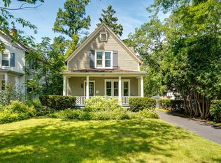 1256 Edgewood Rd, Lake Forest, IL 60045