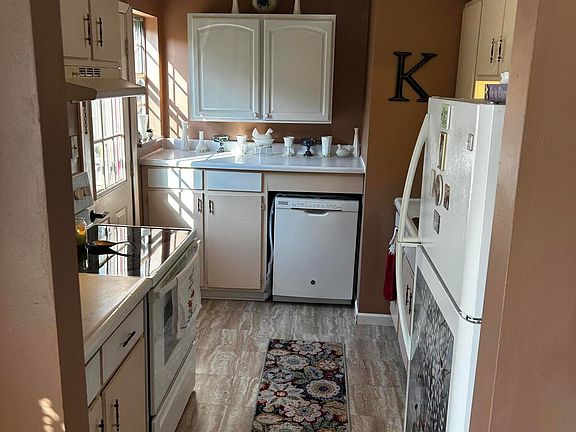 5th image of 619 Ardmore Cir