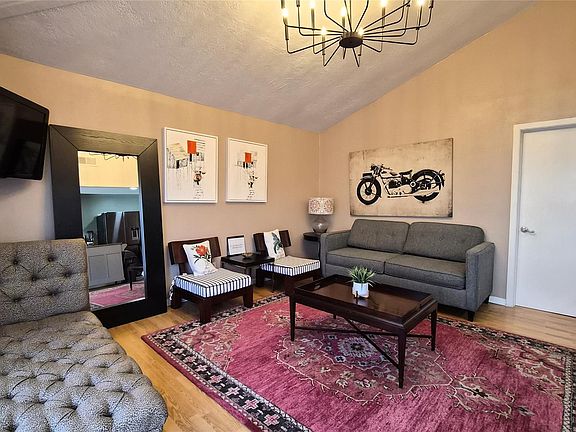2nd image of 2118 Oakdale St #3