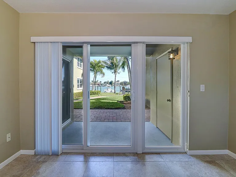 Direct waterviews throughout unit