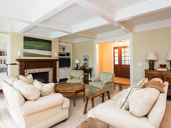 5th image of 18 Green Meadow Ln